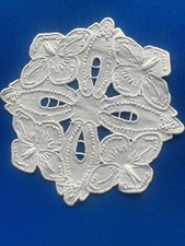 napperon toile de lin/brodé main papillons : 8,5  cm (G26 )