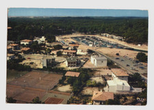 CAP FERRET (33) TERRAINS de TENNIS , HOTEL , PORT & VILLAS en vue aérienne 1971