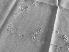 linge ancien  Nappe En Lin Blanc Carré Brodé De Fleurs Et Point Jour
