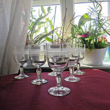 6 verres a  vin blanc en