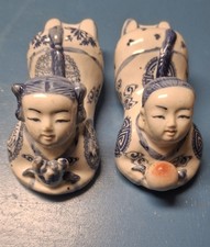 Deux STATUETTES en porcelaine