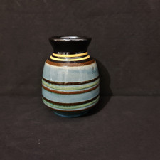 Petit vase en terre cuite à