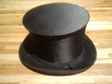 chapeau haut de forme et claque