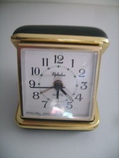 Réveil de voyage vintage à quartz Alphalux dans son boitier rigide en cuir noir 