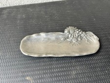 Vide-poche en étain décor de fleurs