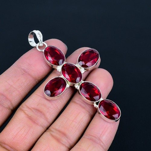 Pendentif croix ovale - , en