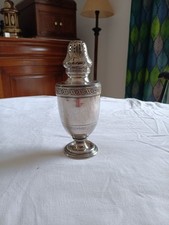 Saupoudreuse en argent massif Risler et carré à Paris