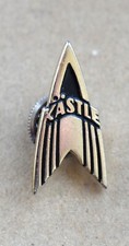 Joli et rare Insigne, broche a vis de la marque de ski " KASTLE ", vintage.