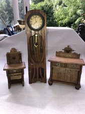 Lot Maison De Poupée Ancienne Bois. Table De Nuit / Commode / Horloge / Coffre