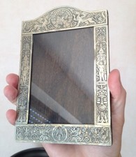 Cadre Photo monture en métal dans le gout du XVIIIeme décor putti