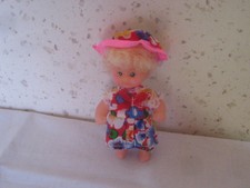 Poupée miniature de 10 cm de haut