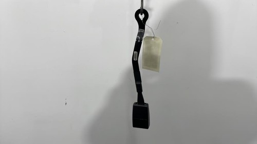 Attache ceinture avant droit