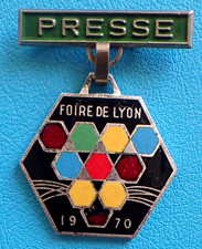 PORTE CLE BROCHE METAL EMAIL
