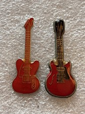 lot x 2 pin's guitare électrique rouge corde manche instrument pin pins