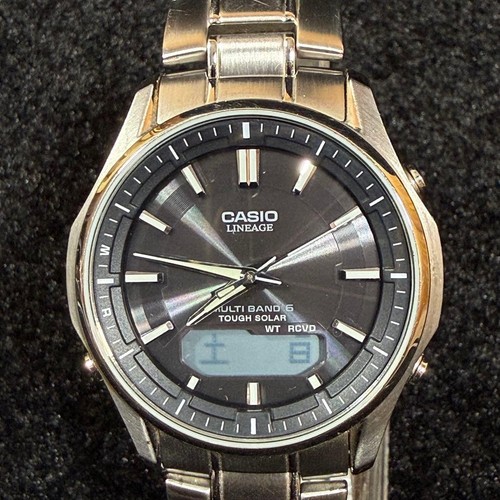 Montre radiocommandée solaire
