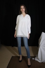 chemisier blanc femme ,poignets dentelles blanches,modèle unique,création perso