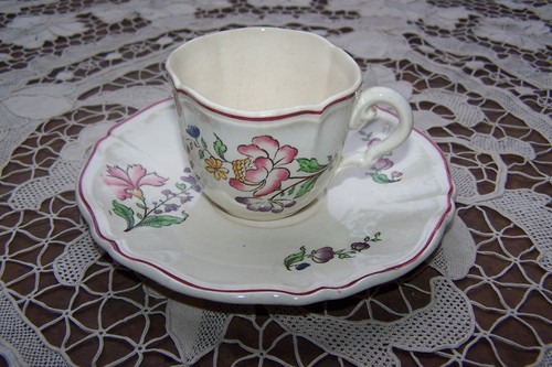 Ancienne tasse sous - et,