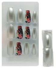 24 faux ongles Royal Kensington 20 argentés & 4 avec motif fleurs - Cercueil 