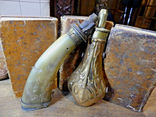 LOT DE 2 POIRES  A  POUDRE de