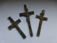 Lot de 3  ANCIENNE CROIX  pectorales differentes laiton bronze argent à nettoyer