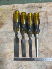 Ensemble de quatre Ciseaux À