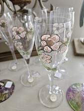 12 flutes a champagne  Perrier
