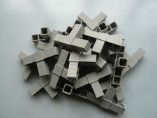 LOT de 23 embouts d’assemblage  « T3 »  pour tube carré en alu. de 25x25x2 mm