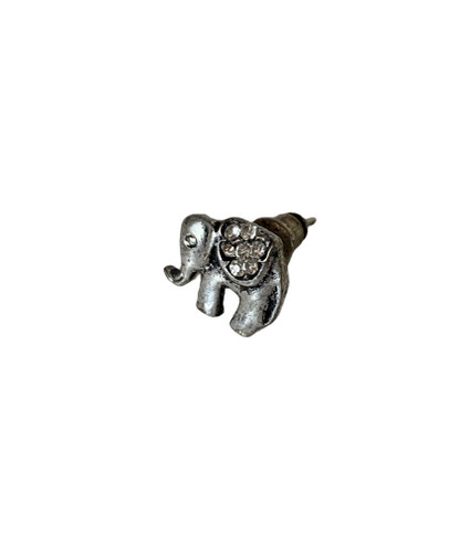 Une boucle oreille fantaisie - une,