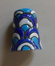 de à coudre  porcelaine  Fabrication Emaux de  Longwy  peint à la main 