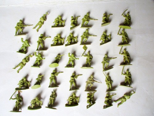 35 figurines style - 1/72,