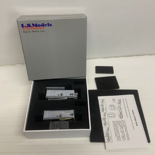 Train models 30386 set - ho, ls