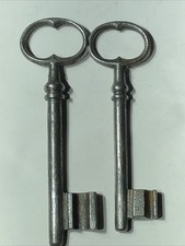 Grandes Clef clé anciennes/Old key- 13,2cm  Diamètre 8 et 7 fer forgé,19e ( X2)