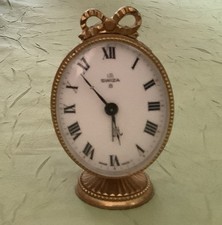 Très joli réveil UTI SWIZA ovale années 1960 laiton mt mécanique fonctionne