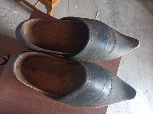 Ancienne paire sabots en - , de