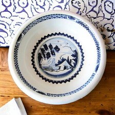 Nevers. Coupe en faïence à