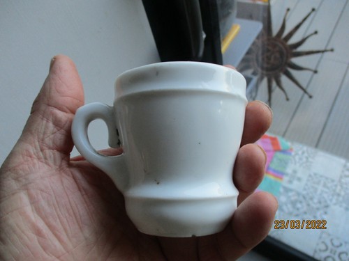 Ancienne rustique grosse - grosse, tasse