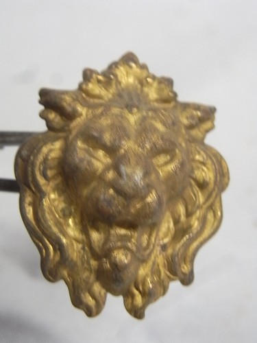Tete de lion - ,