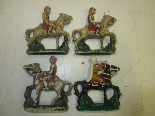 Lot cavaliers militaires en - ,