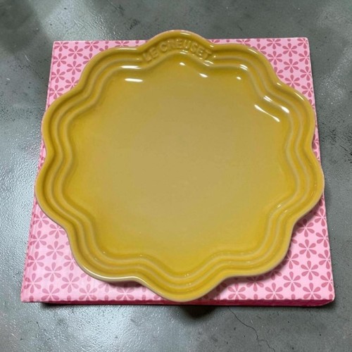 Assiette volants creuset - assiette, le