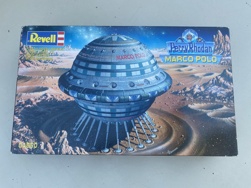Revell model kit perry - ,