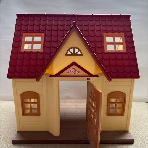 Sylvanian families red roof - red,
