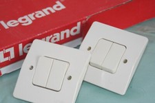 LOT DE 2 DOUBLE INTERRUPTEURS  VA ET VIENT Neptune Legrand 80551 