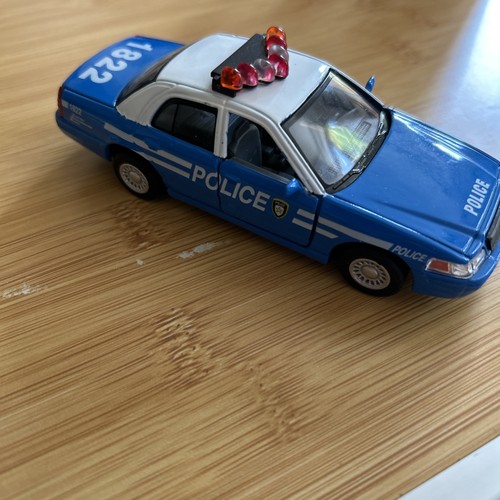 Kinsmart ford crown victoria - kinsmart,