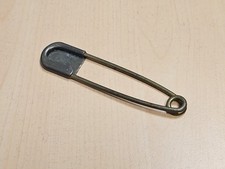 Grande épingle nourrice