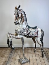 Cheval de manège en bois