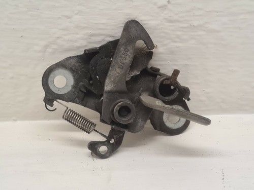Système attache capot moteur