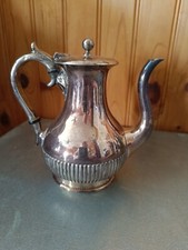 Théière en métal argenté art déco poinçons et numéro à déchiffrer.