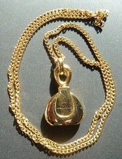 Pendentif, Firts Parfum Van