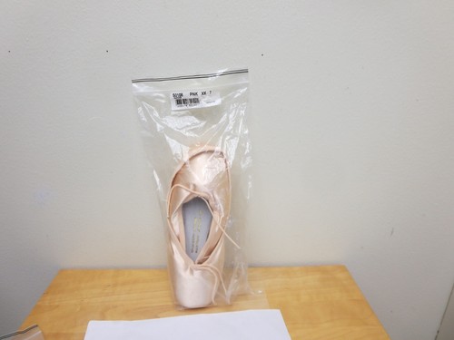 Bloch axiom pointe shoes - axiom,