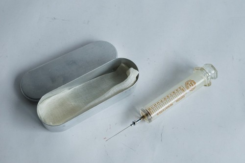 Ancienne seringue médicale
